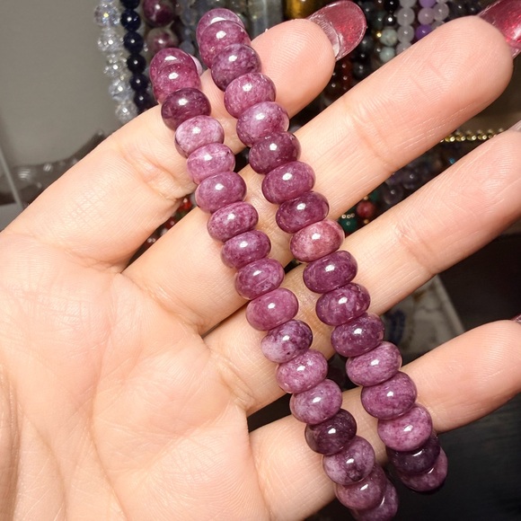 8mm Purple Dyed Quartz Rondelle Bracelet - Picture 4 of 5